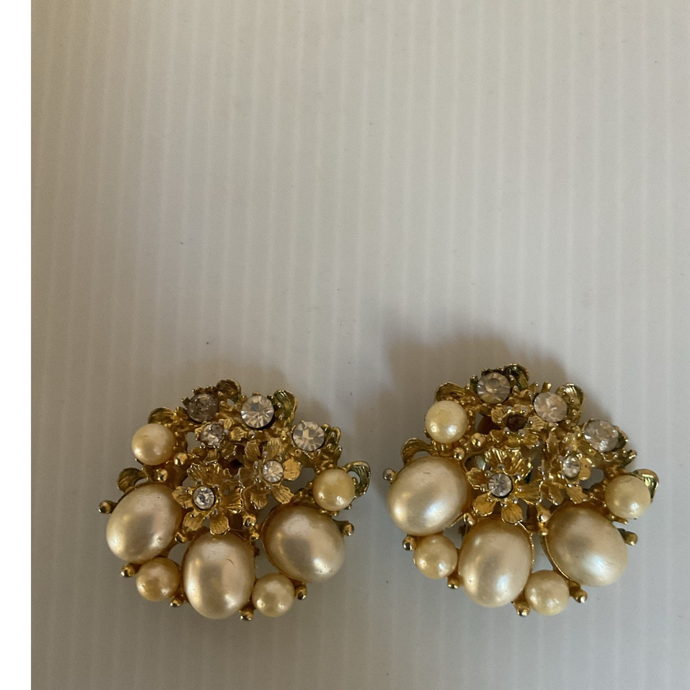 Vintage Gold Tone Faux Pearl Rhinestone Cluster Clip On Earrings Statement - Picture 5 of 7